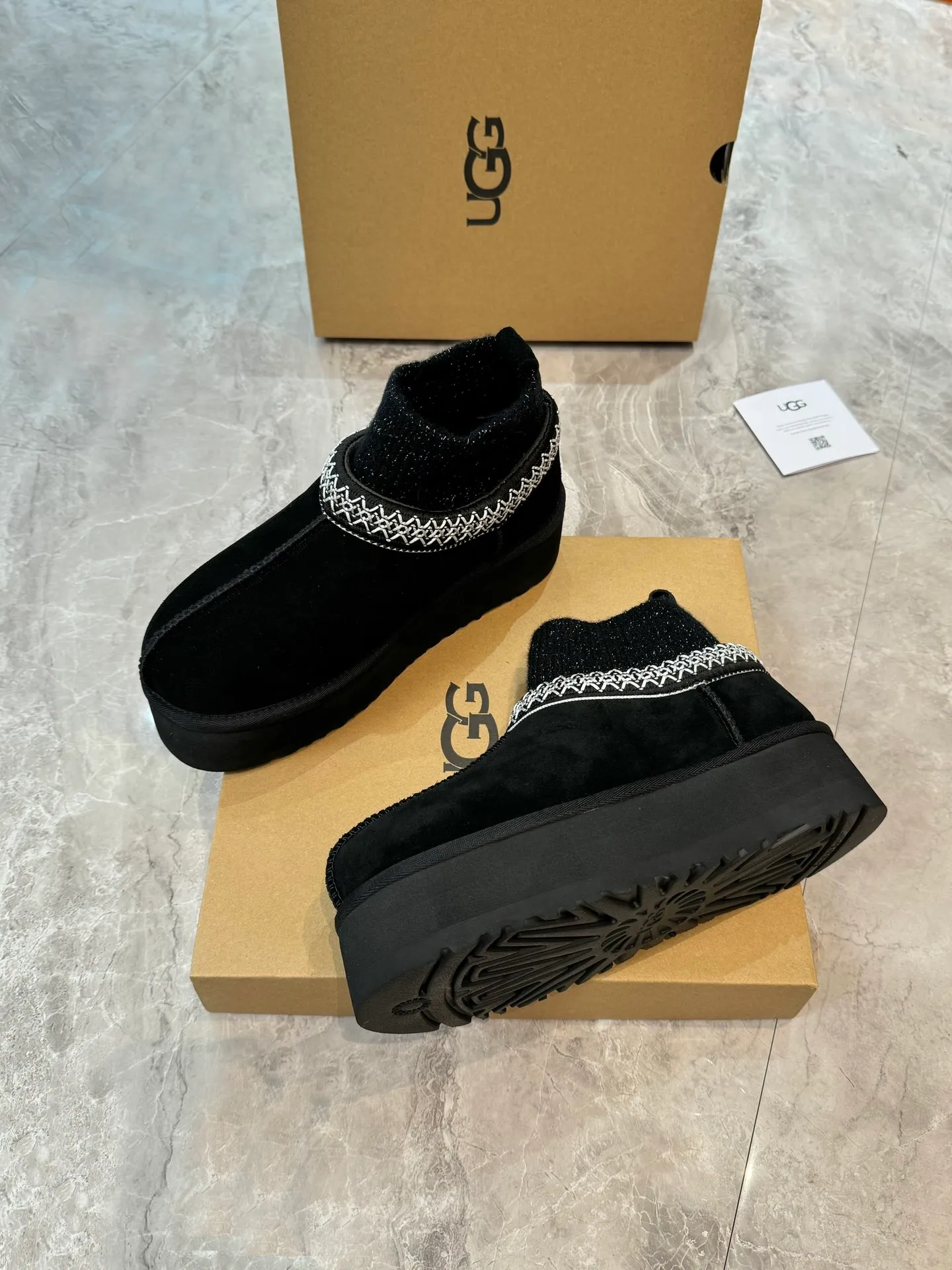 Self-pickup 💰520 New snow boots 1125956 Ethnic style plus sock cover, the sock cover is inserted into the wool. The surface is made of imported silk cow suede, and the inner part is made of Longfeng fur. Foam outsole has light anti-slip characteristics. Four colors, 35-40